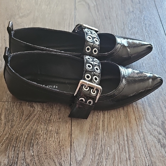 Sincerely Julez Women's Shoes with Buckle Detail - Picture 3 of 6